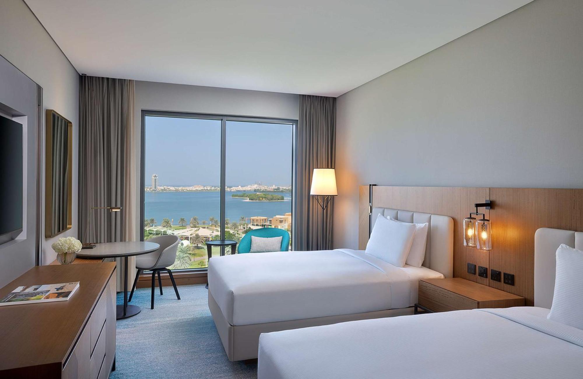 Doubletree By Hilton Sharjah Waterfront Hotel And Residences Exterior foto