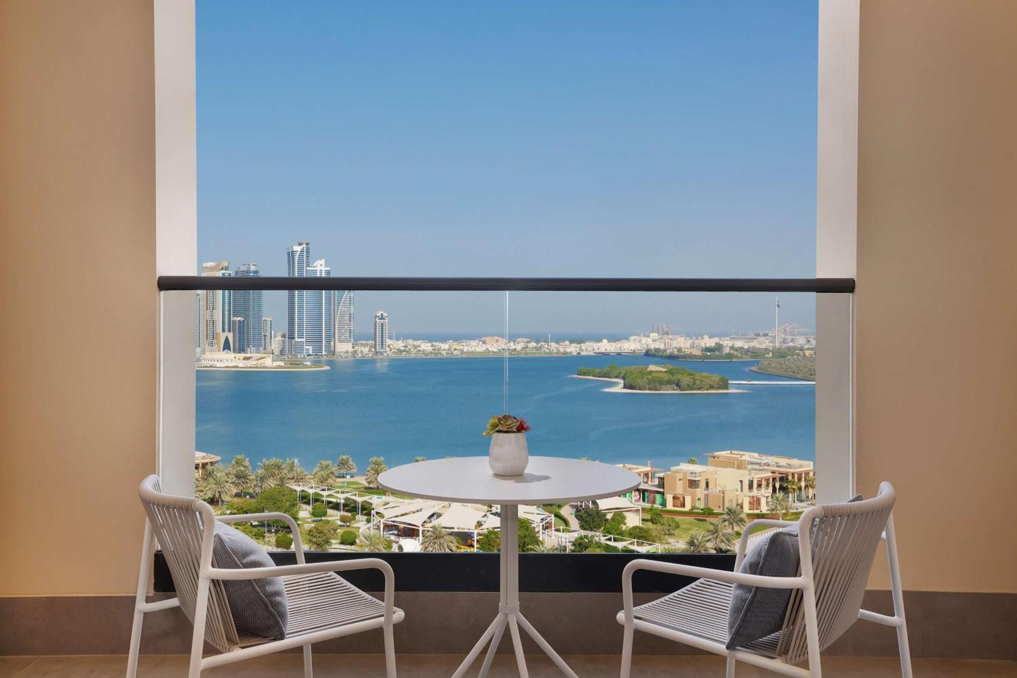Doubletree By Hilton Sharjah Waterfront Hotel And Residences Exterior foto